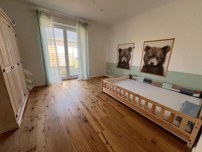 Schlafzimmer 1
