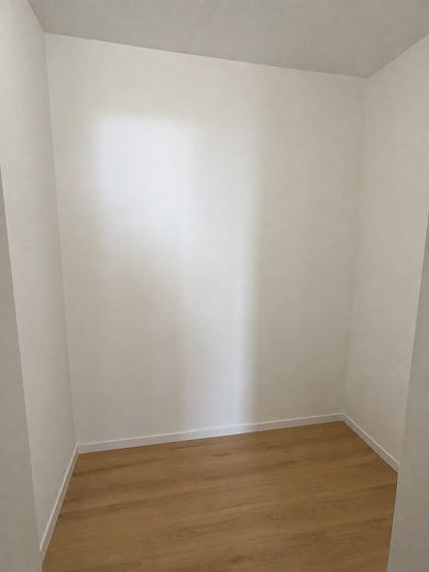Spacious 3.5-room apartment with balcony & fitted kitchen, good transport connections in Bissingen – Photo 17