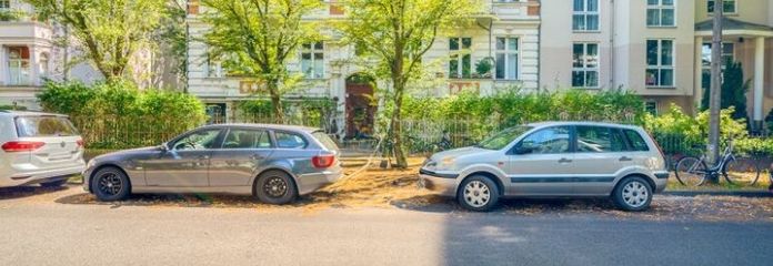 IMMOBERLIN.DE - Schlosspark yakınında güney balkonlu, zarif sıvalı eski bina dairesi