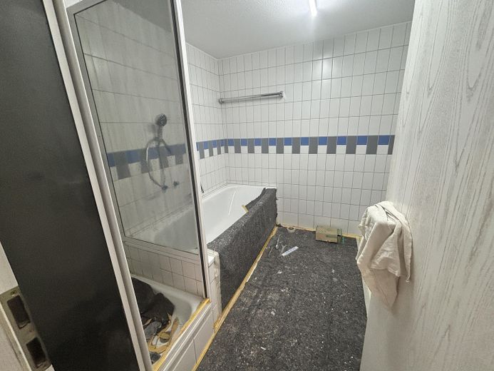 Helle 4,5 Zimmer Maisonette-Wohnung zu vermieten – Whg 2 Bad Dusche/Badewanne