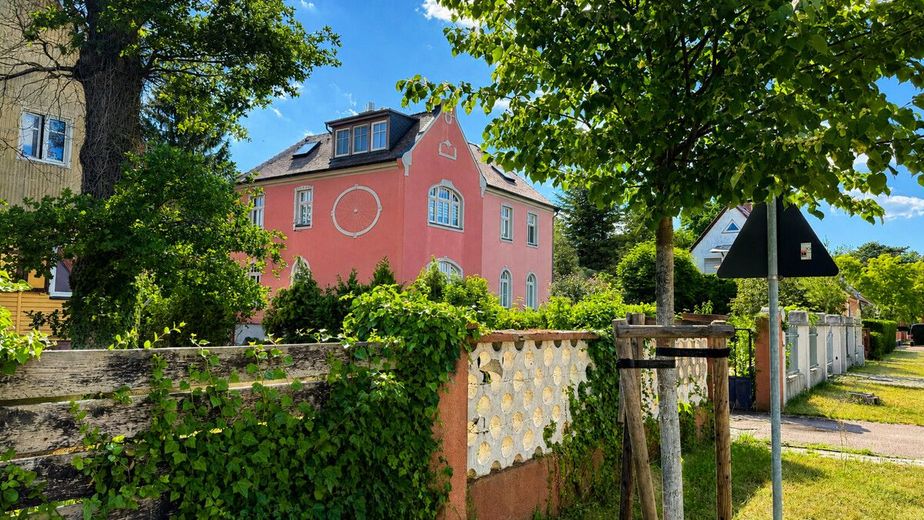 PROVISIONSFREI|Repräsentative Stadtvilla mit 3 Wohneinheiten, Dachterrasse &amp; Parkgrundstück – Seitenansicht