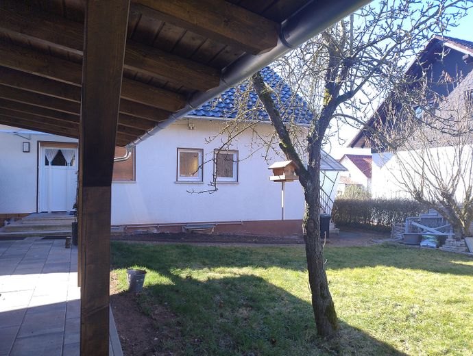 Haus mit Nebengebäude – Foto 1
