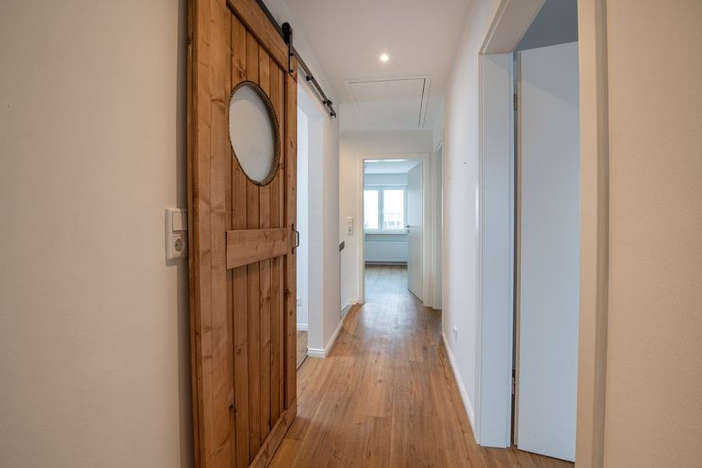 1-Fam. Haus in Harrislee inkl. tollem Grundriss, EBK &amp; Fernwärme – DG Flur 2