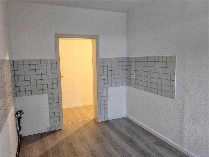NEU SANIERT! 3R-Wohnung mit Stellplatz 80 m² (EBK) ***Vermieter-Bonus 2 Kaltmieten geschenkt*** – Küche