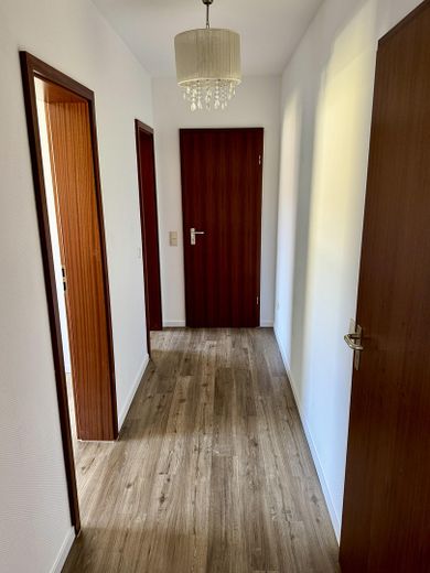 Schöne und moderne 4-Zimmer-Wohnung – Zwischenflur