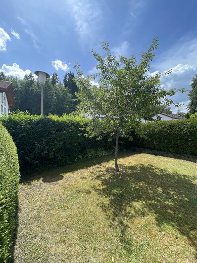 Doppelhaushälfte mit großem Garten & Ausbaupotenzial im Musikerviertel Geretsried – Vorderer Garten