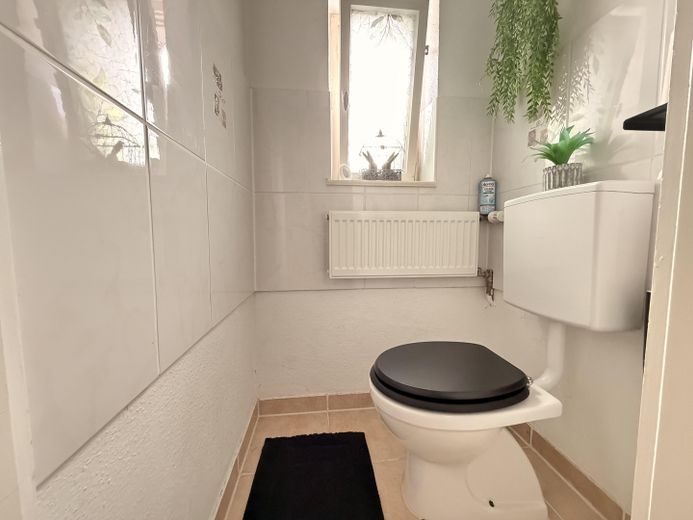 4-Zimmer-Gartenwohnung mit Terrasse | 129 m² Garten +++ PROVISIONSFREI, Kapitalanlage +++ – separates WC