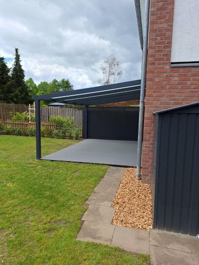 Exklusives Reihenendhaus – Erstbezug nach aufwendiger Sanierung mit PV-Anlage & sonnigem Garten – Riesige Terrassenüberdachung