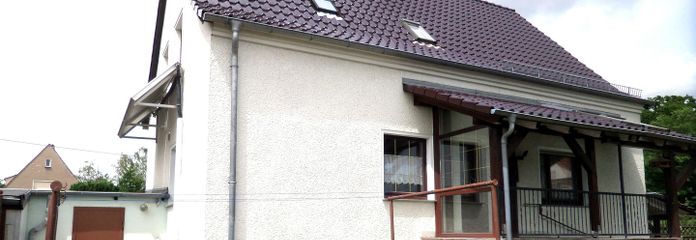 131 m² für Ihre Familie: 4 Schlafzimmer, 2 Bäder, 2 Garagen und keine Käuferprovision – Haus mit Eingang