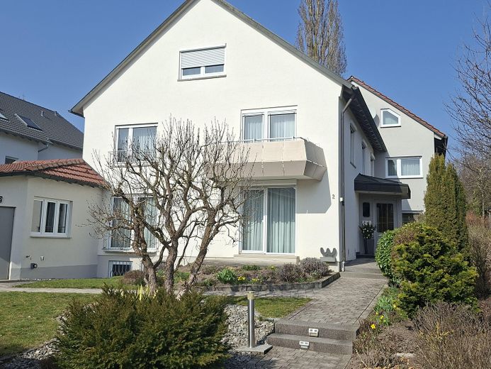 Sehr gepflegtes 4-Familien-Wohnhaus mit großem Gartengrundstück in Top Wohnlage von CR – Außenansicht