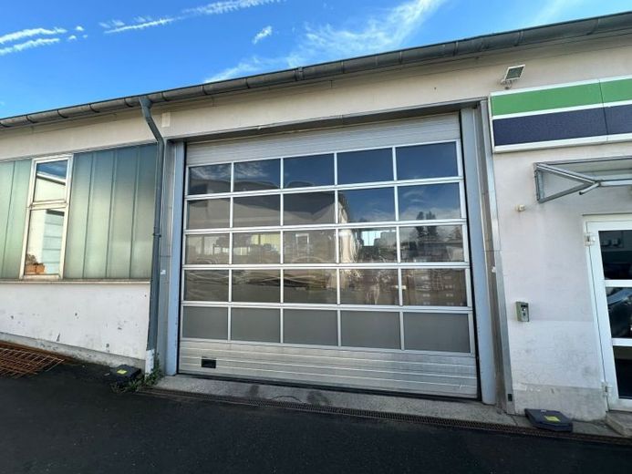 Powierzchnia magazynowa z bramą rolowaną na dziedzińcu – ok. 300 m² – dostępna od zaraz – Zdjęcie 1