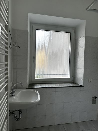 Schöne ruhige 2ZKB nähe Zentrum – Bad