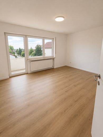 Modern, hochwertig und bezugsfertig – kernsanierte Wohnung in Oberndorf – Schlafzimmer