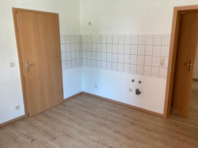 *** Großzügige 2-Zimmer mit Laminat und Wanne in guter Lage!!! *** – PHOTO-2022-05-23-12-25-03_4