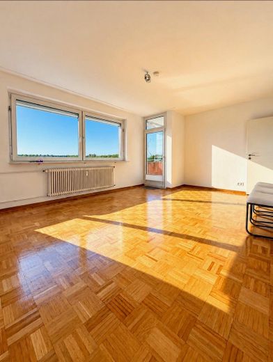 Hannover-Bemerode'un sakin ve seçkin konumunda cazip 3 odalı daire (72 m²) – Wohnzimmer zum Westen