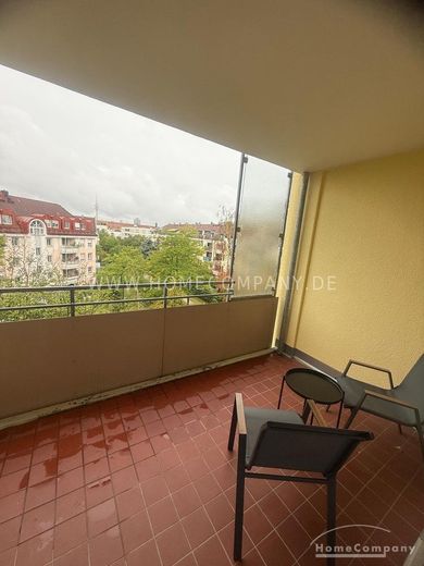 Appartement entièrement meublé de 2 pièces avec grande loggia & place de parking en sous-sol à Schwabing – d97768c6af5c14c462a5278f9a1001c05bdb9bfe.jpg