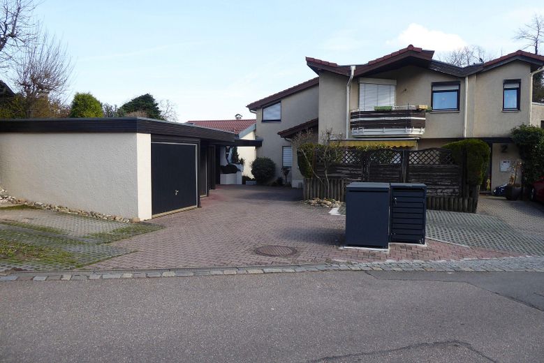Mediterranes Reihenhaus in Gerlinger Ausichtlage – Stellplatz