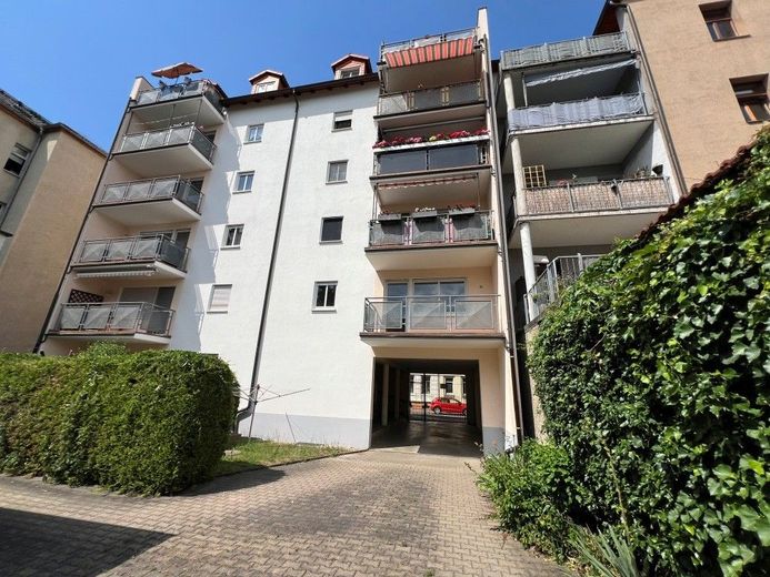 2-RAUM WOHNUNG MIT BALKON – Rückansicht