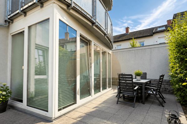 Zentral in Ettlingen – barrierefreie 2-Zimmer-Wohnung mit Wintergarten & Terrasse