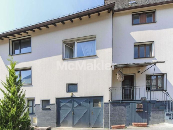 Zögern Sie nicht: Gepflegtes EFH mit Terrasse, Garage und viel Stauraum – Foto 1