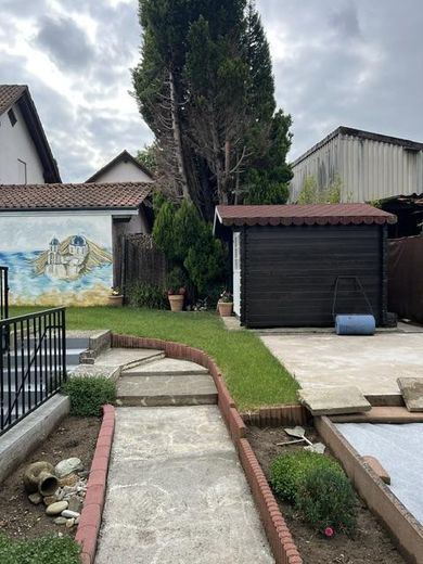 Charmantes Reihenendhaus in Kirchheim am Neckar – Garten