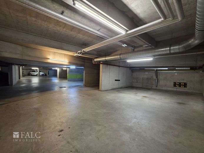 Helle Wohnung mit fußläufig guter Anbindung, West-Balkon und Tiefgaragenstellplatz – Tiefgarage