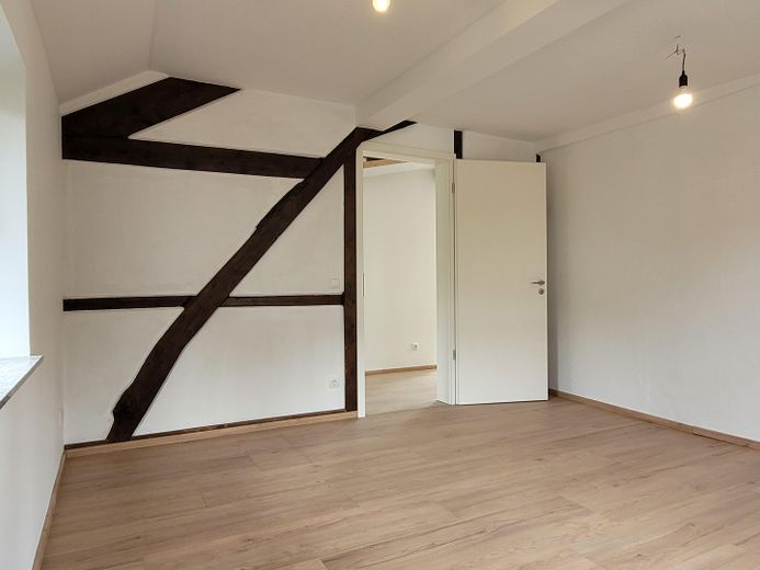 Stadtgrenze Bonn: neue 3-Zimmer-Wohnung in alten Mauern – Schlafzimmer groß
