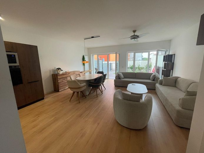 Appartement moderne au rez-de-chaussée, accessible aux personnes à mobilité réduite, avec jardin privatif – Wohnen