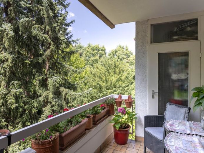Quiet beautiful condo near Bethmannpark with balcony and underground parking in the city center with very good infrastructure – Foto 1