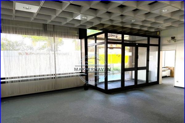 Gewerbe, Zentral, Büro, Mit Parkplätzen