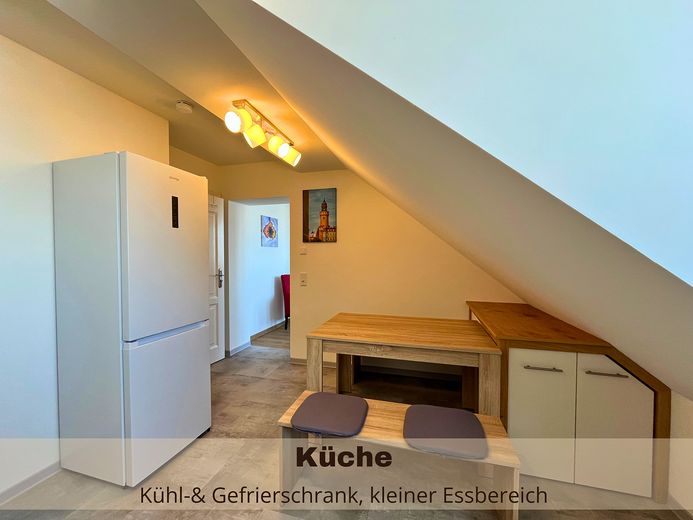 *डीलक्स* अपार्टमेंट, पूरी तरह सुसज्जित, तुरंत रहने योग्य – Küche-Frühstücksecke