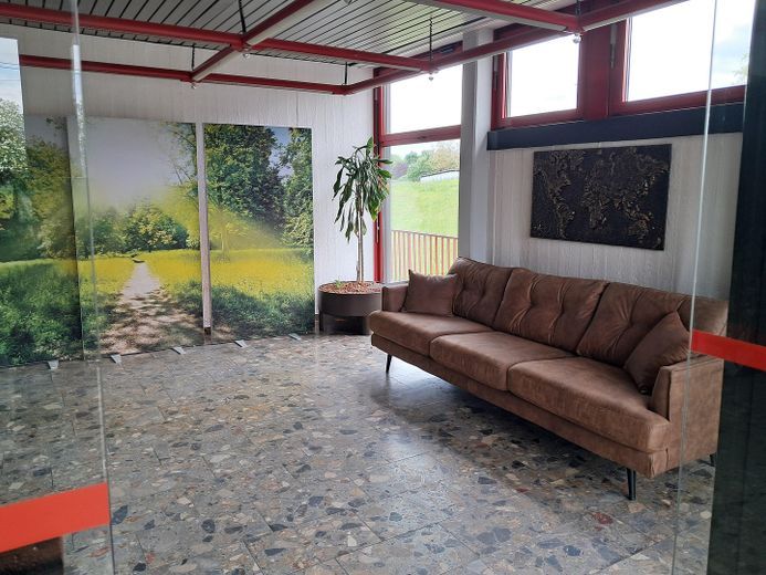 Verwaltungsgebäude, bei Bedarf mit kleiner Halle, Ortsteil 53577 Neustadt/Wied, zu vermieten – Eingang/Empfangsbereich