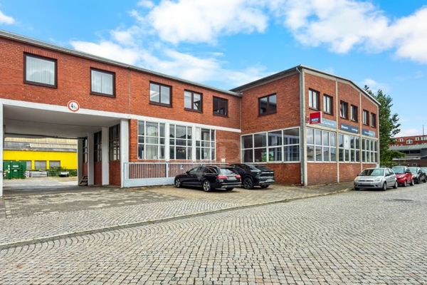Vielseitige Hallen- und Bürofläche – ideal für Werkstatt, Produktion, Lager oder Ausstellung