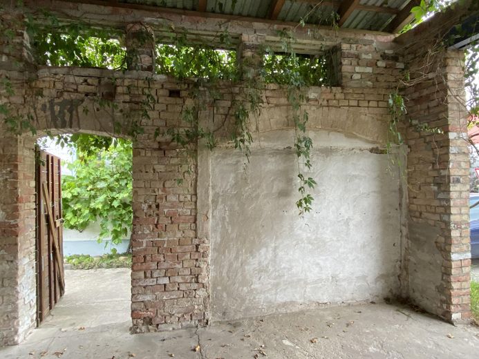 Carport, ehemaliges Backhaus