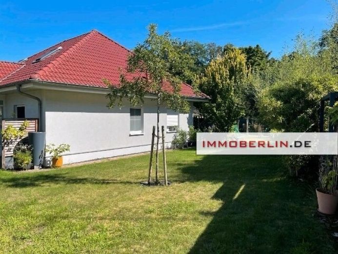 IMMOBERLIN.DE - Adrettes Haus mit Südterrasse & Garage in harmonischer Lage nahe dem Ruppiner See – Foto 1