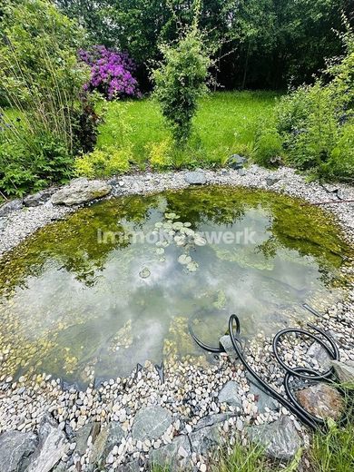NEUER PREIS***Familienhaus mit Anliegerwohnung - Frei stehendes Zweifamilienhaus mit Herz*** – Teich