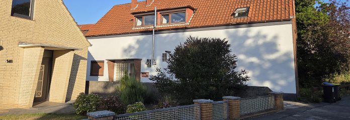 شقة في الطابق الأرضي مع تراس كبير في منزل يضم ثلاث وحدات سكنية في رونّبيك – Ansicht Haus