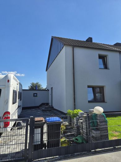 Reihenendhaus mit schönem Garten und Garage in Gelsenkirchen-Schaffrath – Foto 1