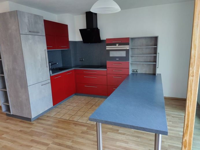 Wunderschöne 2-Zimmer-Wohnung in nördlicher Burgau – Einbauküche
