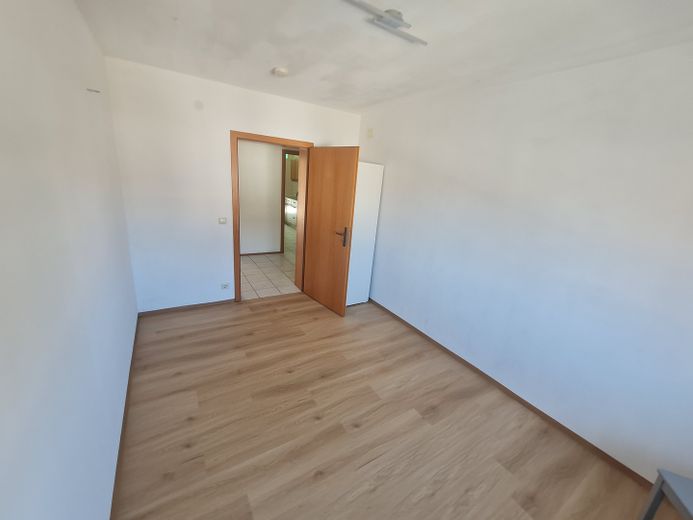 Helle 4-Zimmer-Wohnung mit Balkon & Einbauküche in Stutensee – Kinderzimmer 1