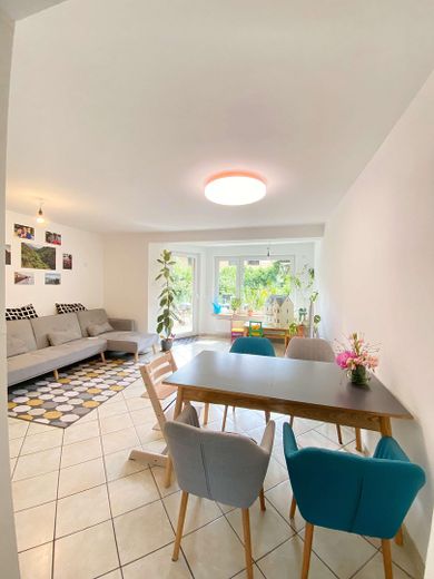 Blick Küche in Wohnzimmer