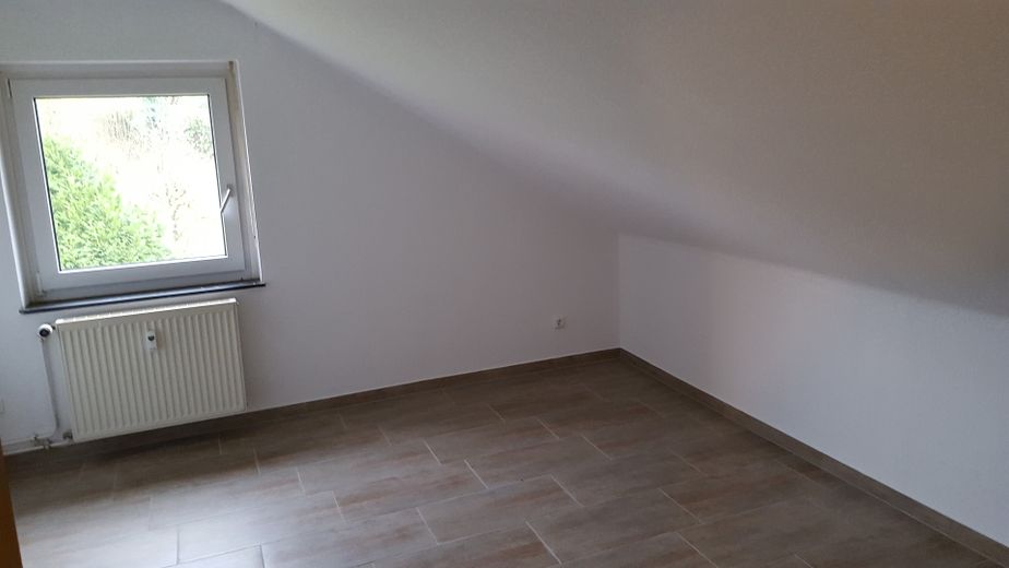 Sehr schöne renovierte Dachgeschoss-Wohnung 1,5 ZKB – Foto 5