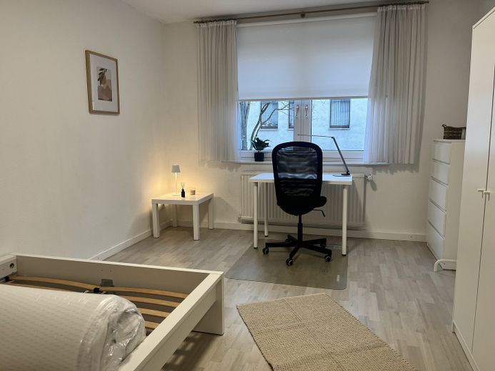 Zimmer B (17m²) Bild 1