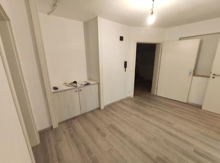 2 Zi. Souterrain Wohnung mit Terrasse und Garten (optional) – Vorraum Bild 3