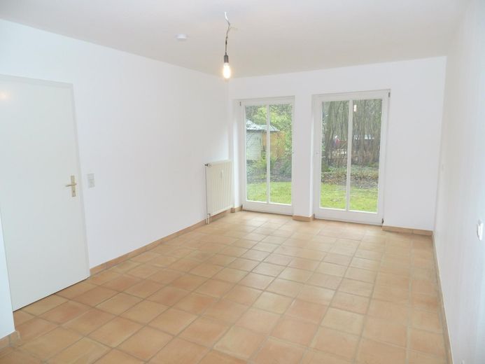 Wohnerlebnis am Jenischpark: traumhafte Erdgeschoßwohnung mit eigenem Garten von Privat – Schlafzimmer