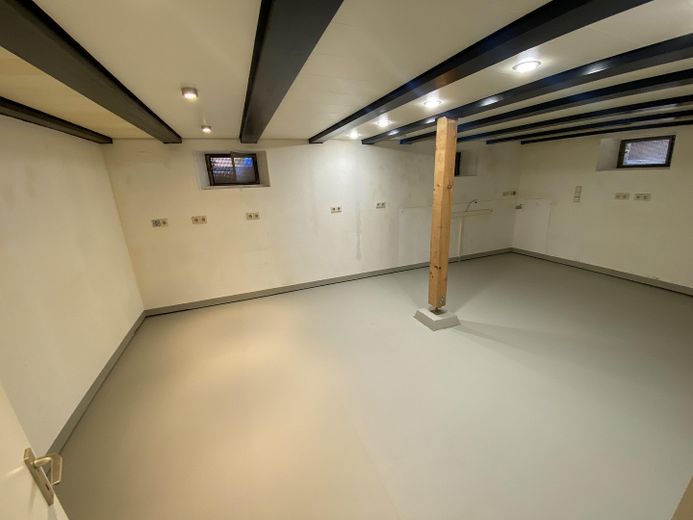 Raumwunder: Haus mit 6,5 Zimmern, hochwertiger EBK in Citylage – großer Kellerraum m.Steckdosen