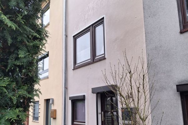 !!! VERKAUFT !!!
Für Handwerker!!!
Sanierungsbedürftiges Reihenmittelhaus mit Garten in 28217 Bremen-Walle!!!