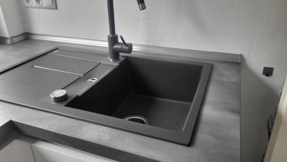 Schicke Spüle/Armatur