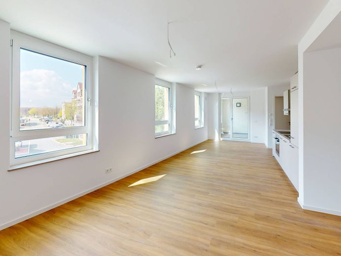 First occupancy: Ultra-modern 3-room new-build apartment with fitted kitchen and loggia in eastern Nuremberg – Ansicht II: Wohn- und Esszimm…