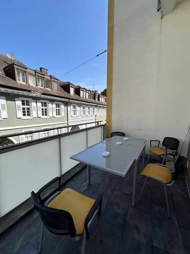 Przestronne mieszkanie 7-pokojowe z 2 balkonami i 2 miejscami parkingowymi w doskonałej lokalizacji w centrum Karlsruhe – Balkon 1
